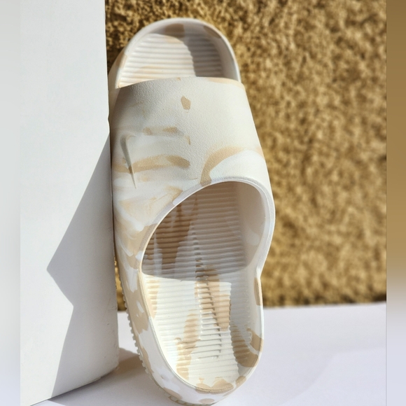 Nike Calm SE Women's Comfortable Slip On Slides Size 7 - Picture 10 of 11